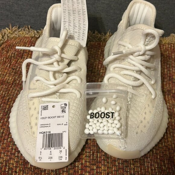 NWOB!  Adidas Yeezy Boost 350 V2 Low Cream White / Triple White ~ Size 6.5 - Picture 4 of 8